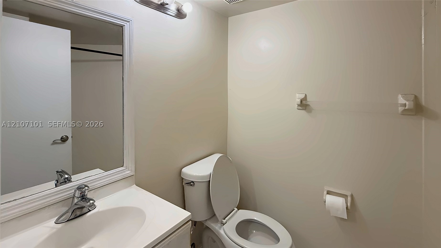 216 Lake Pointe Dr #217, Oakland Park FL 33309