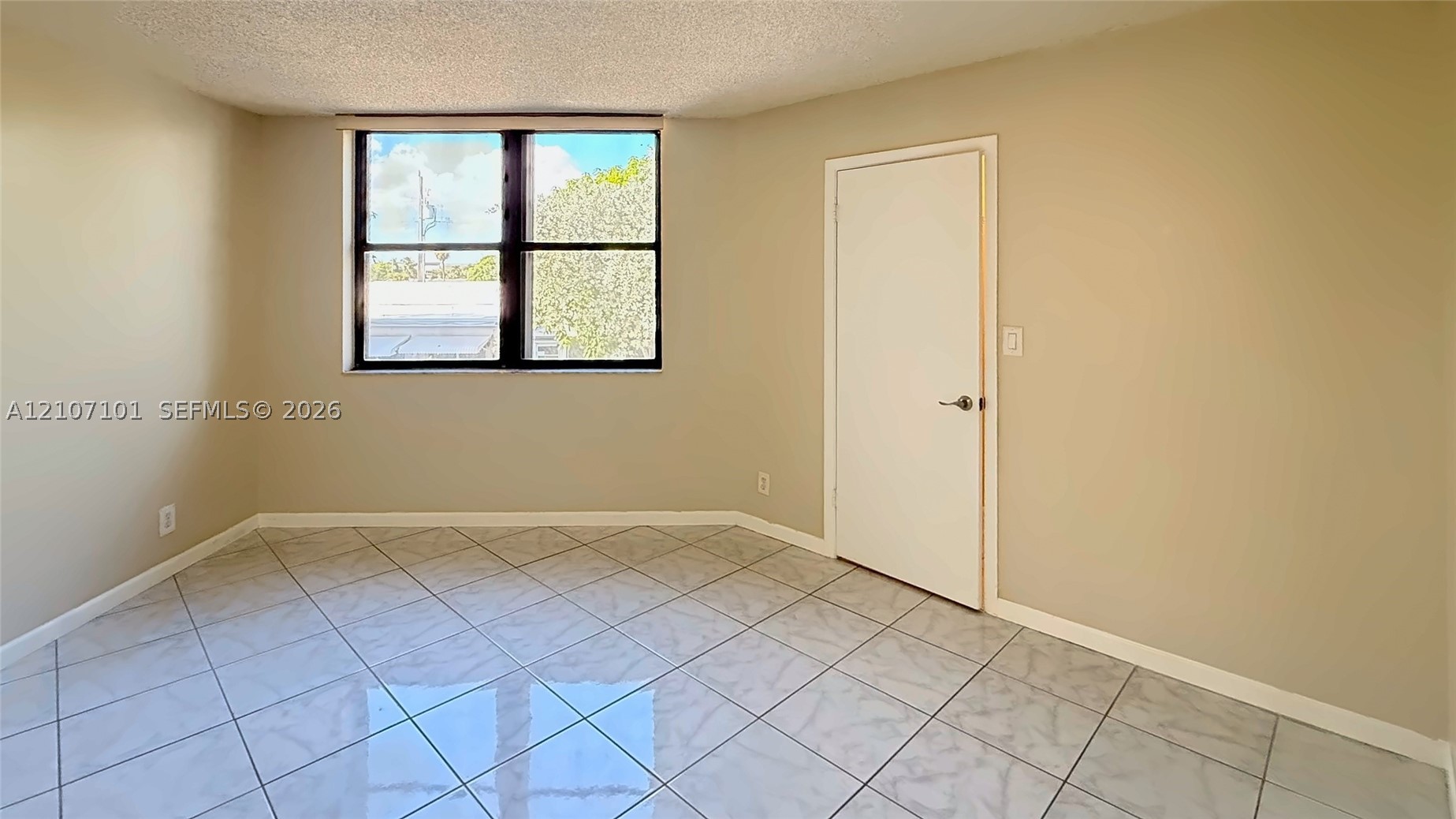 216 Lake Pointe Dr #217, Oakland Park FL 33309