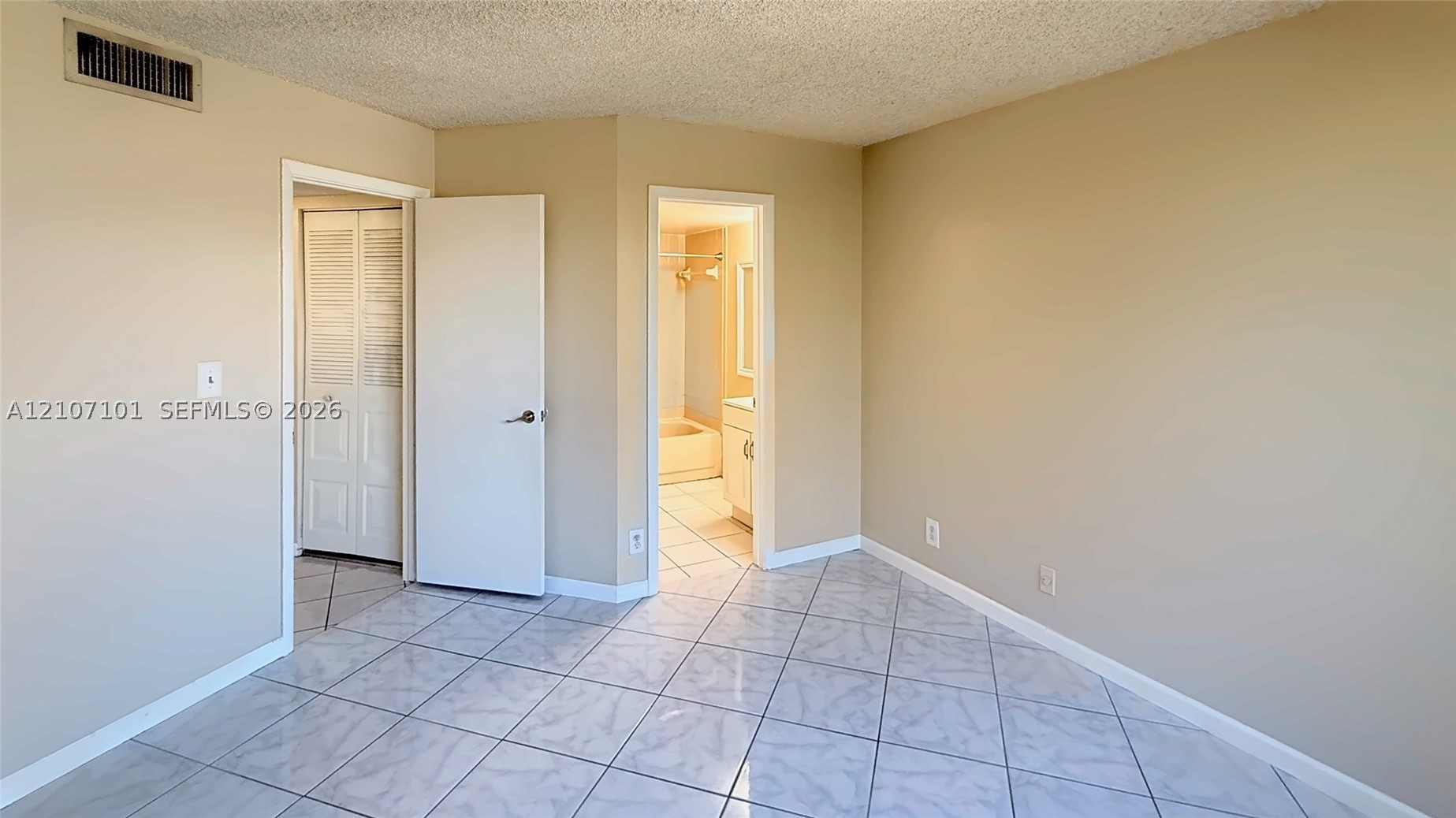 216 Lake Pointe Dr #217, Oakland Park FL 33309