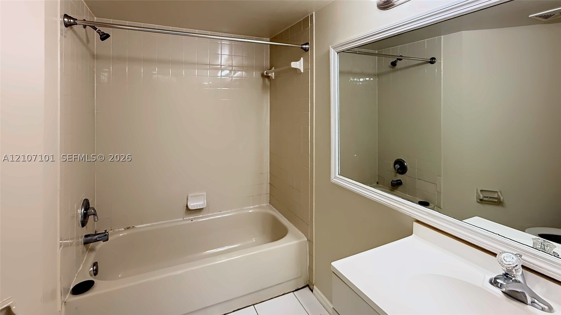 216 Lake Pointe Dr #217, Oakland Park FL 33309