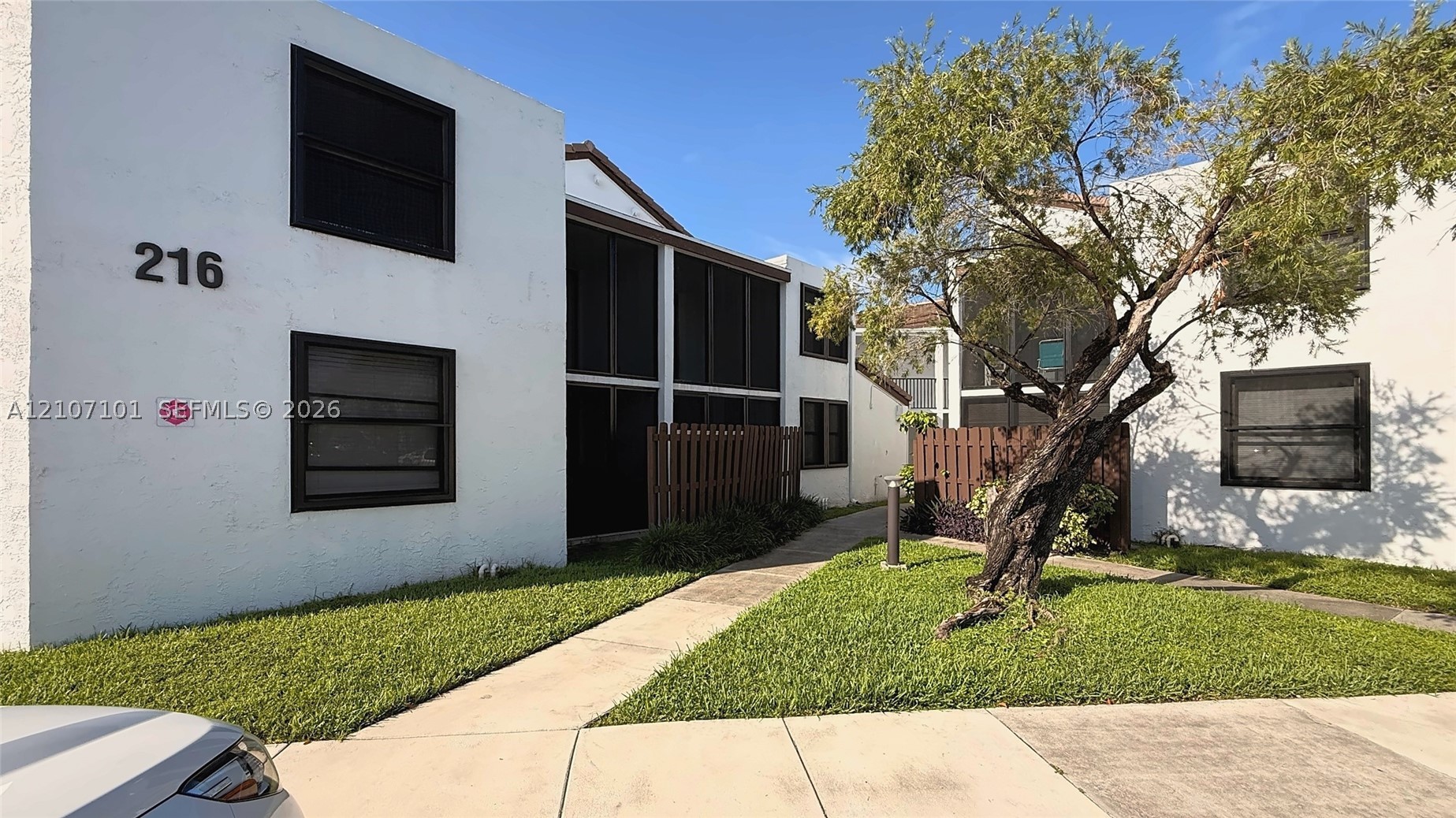 216 Lake Pointe Dr #217, Oakland Park FL 33309