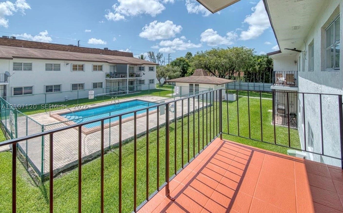 9520 SW 8th St #222, Miami FL 33174