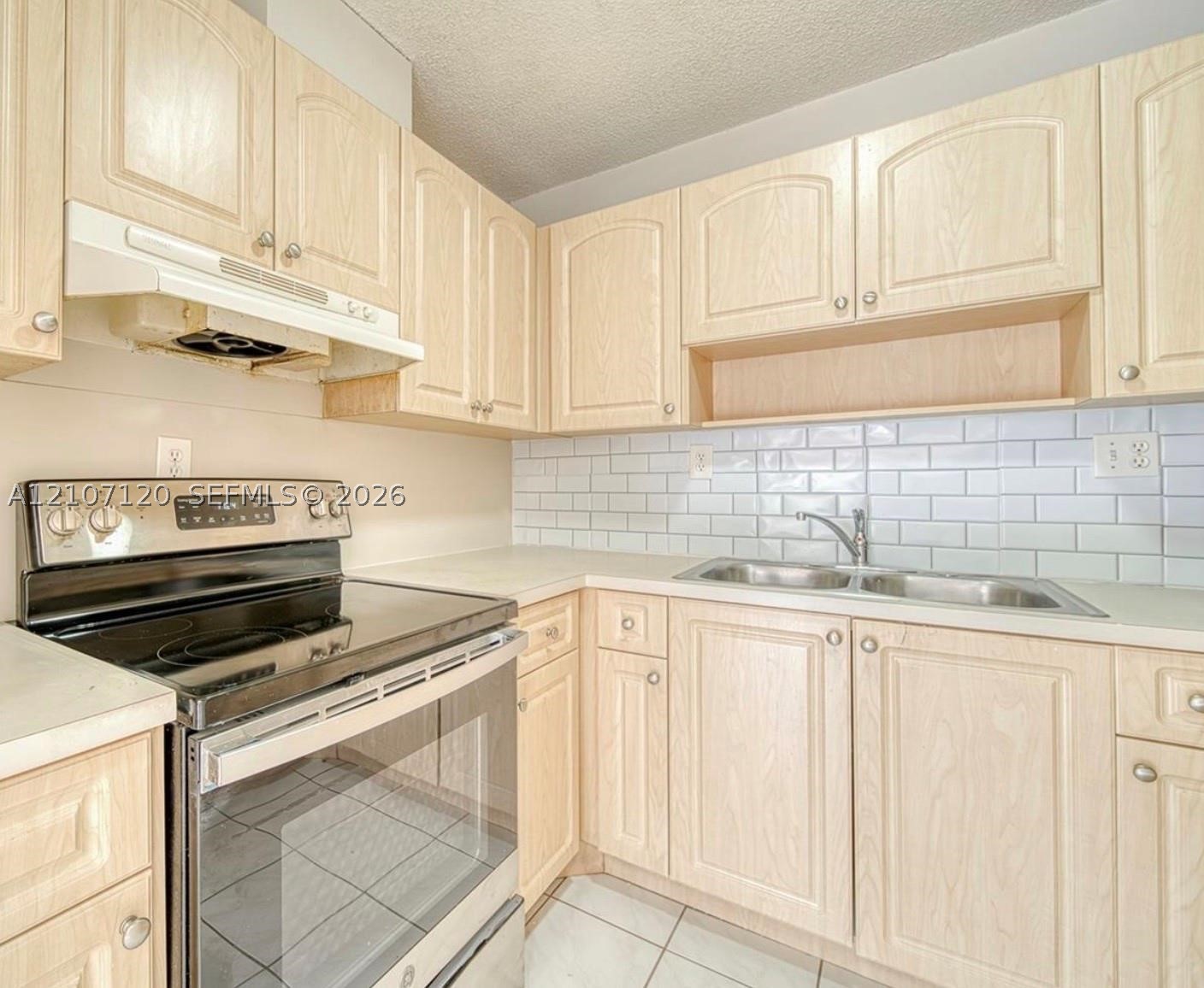 9520 SW 8th St #222, Miami FL 33174