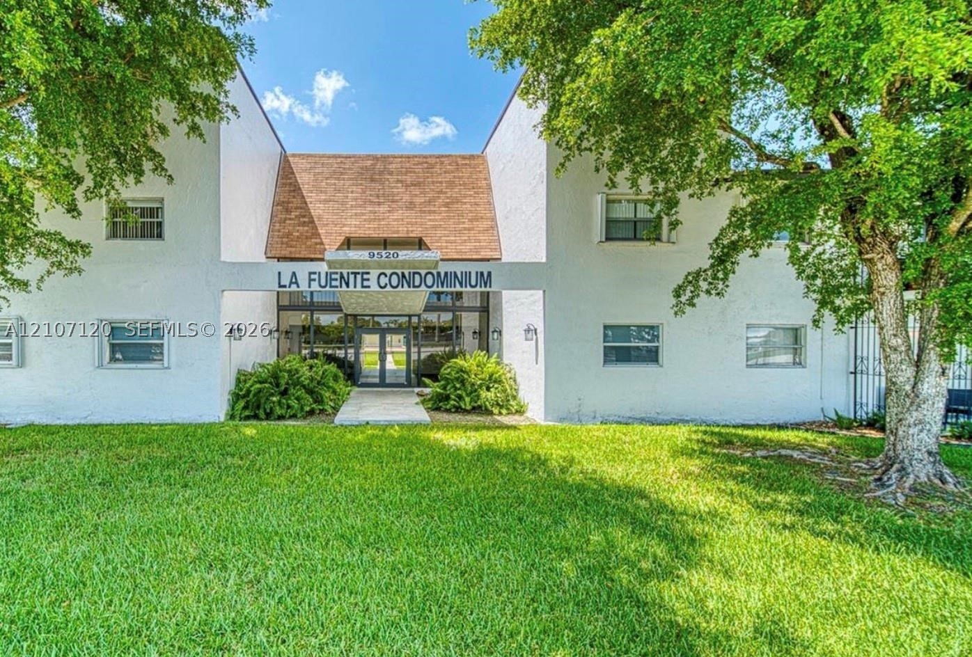 9520 SW 8th St #222, Miami FL 33174