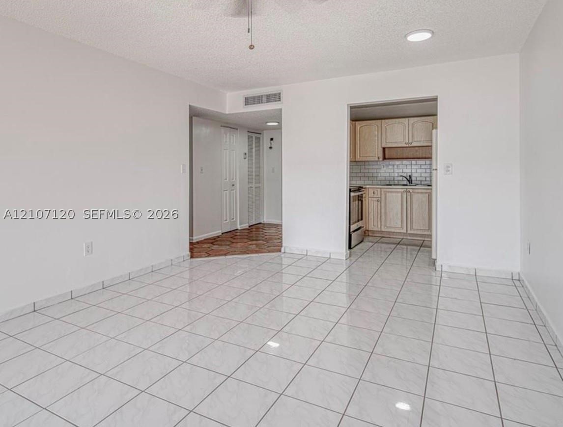 9520 SW 8th St #222, Miami FL 33174