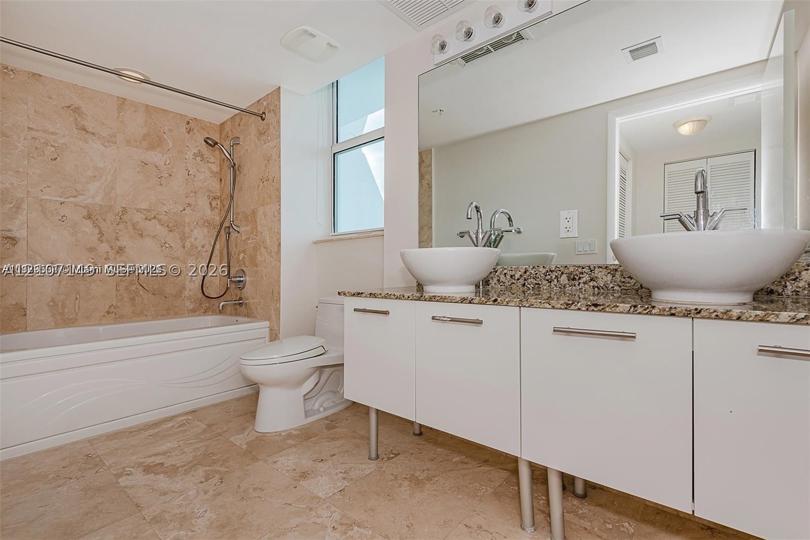 41 SE 5th St #2417, Miami FL 33131