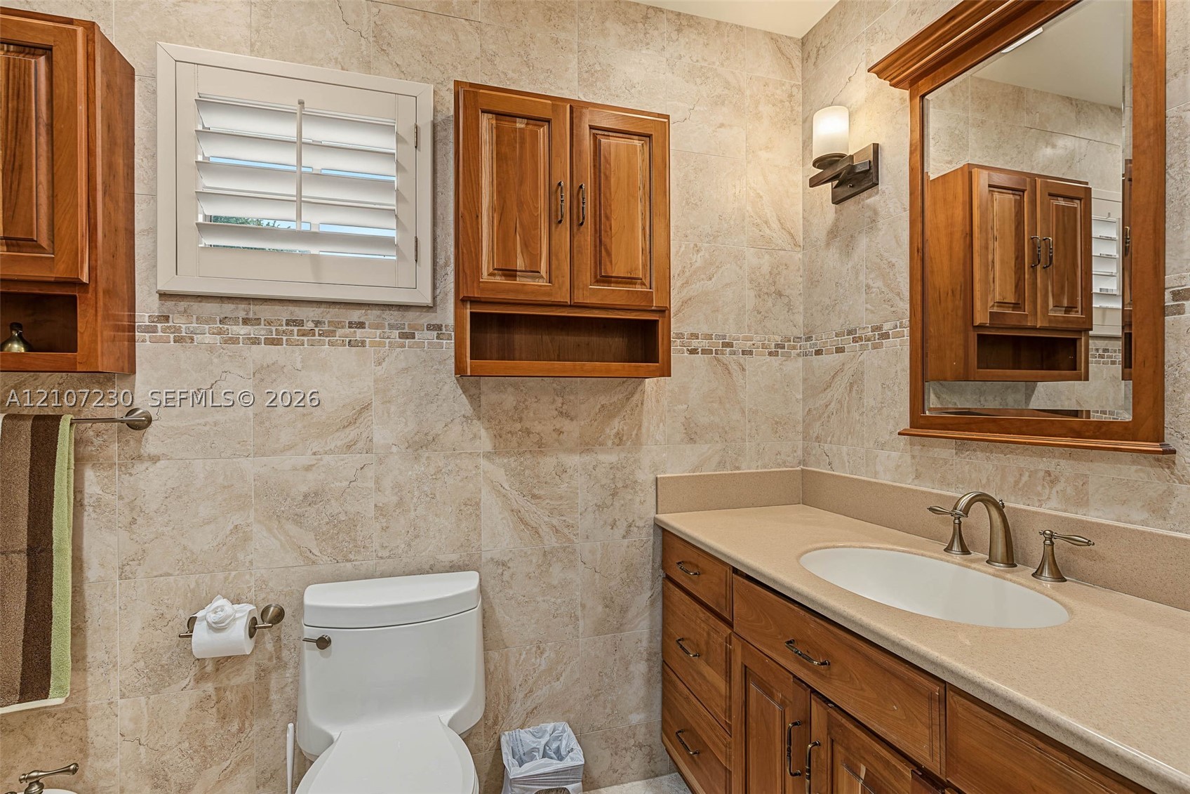8100 SW 155th St, Palmetto Bay FL 33157