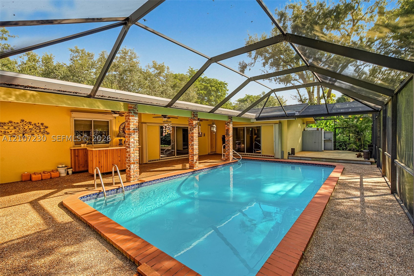 8100 SW 155th St, Palmetto Bay FL 33157