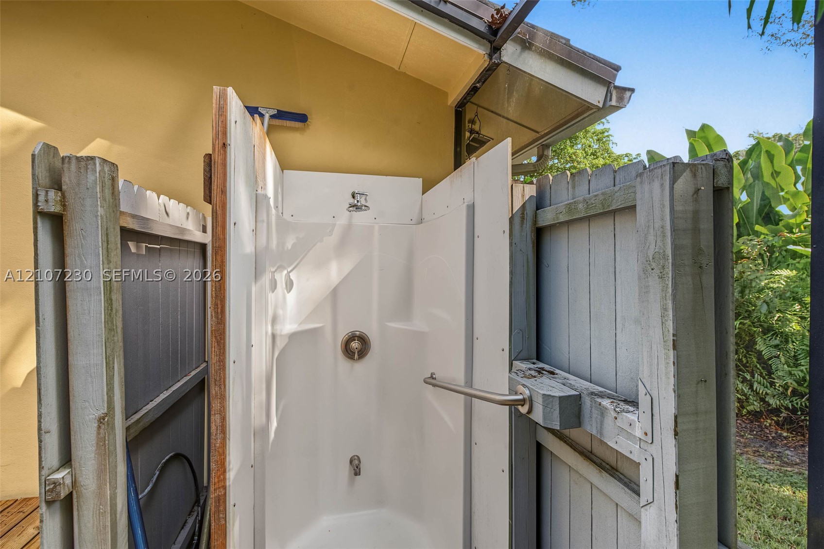 8100 SW 155th St, Palmetto Bay FL 33157