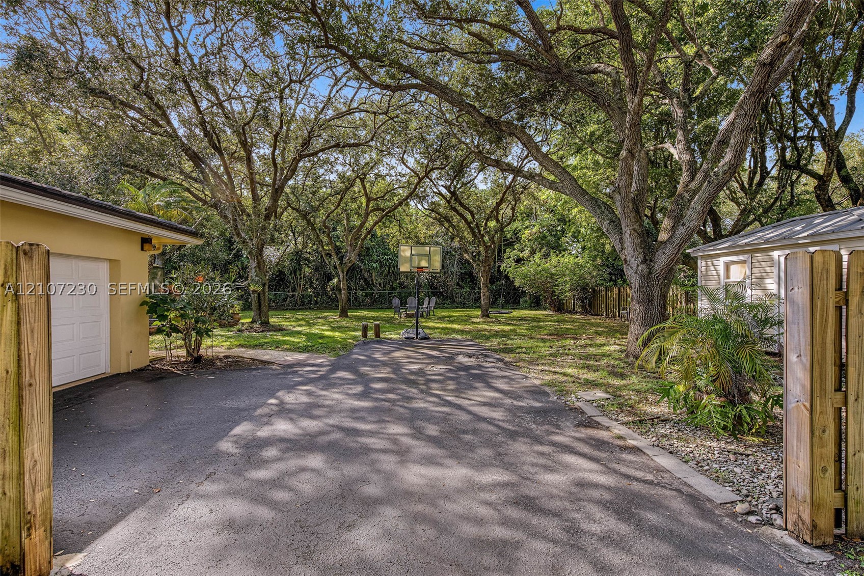 8100 SW 155th St, Palmetto Bay FL 33157
