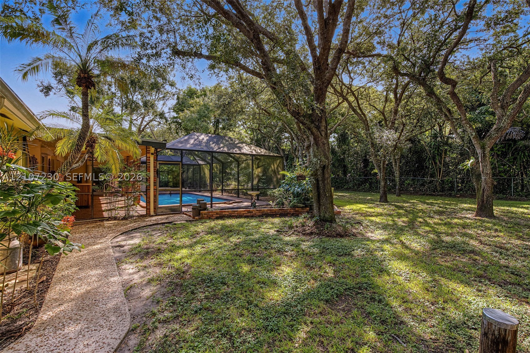 8100 SW 155th St, Palmetto Bay FL 33157