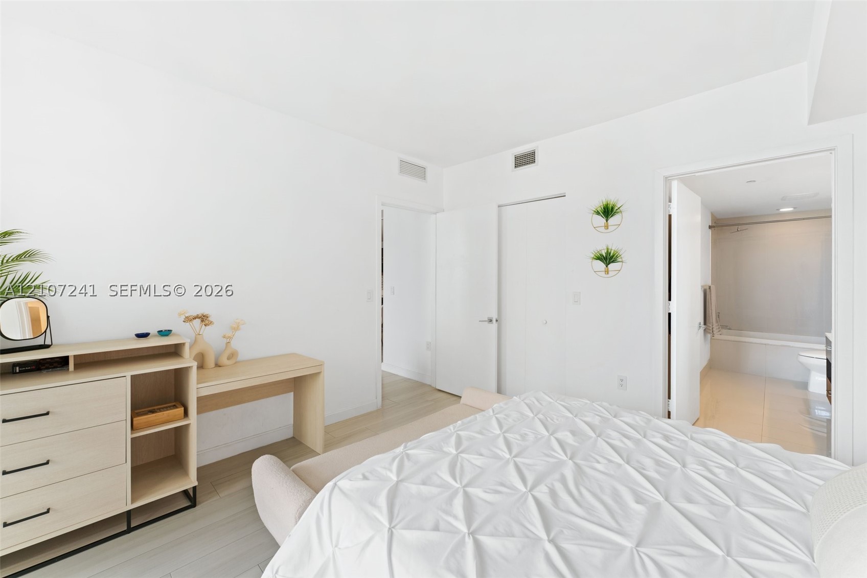 45 SW 9th St #4002, Miami FL 33130