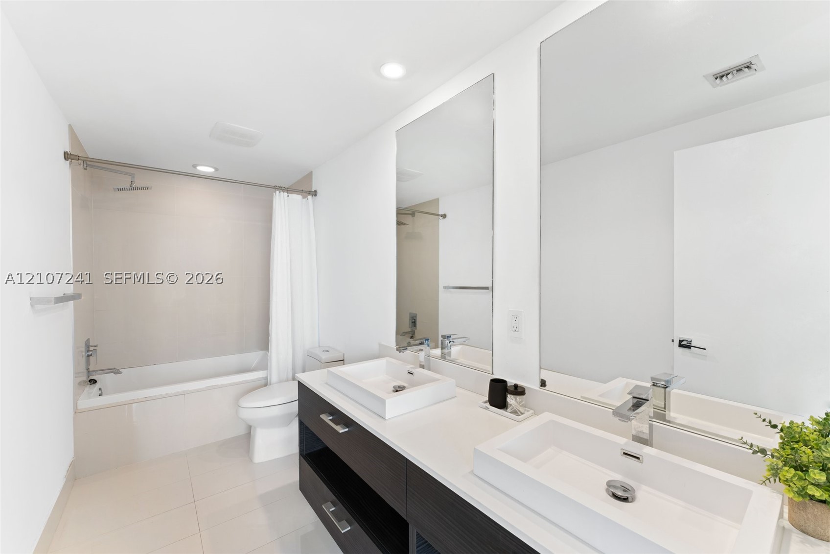 45 SW 9th St #4002, Miami FL 33130