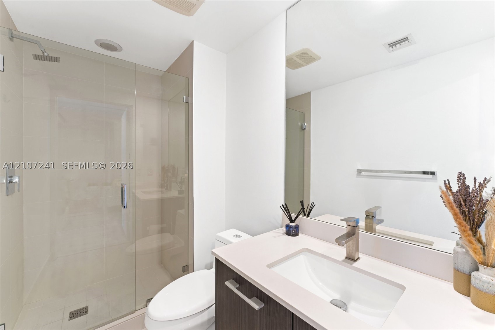 45 SW 9th St #4002, Miami FL 33130