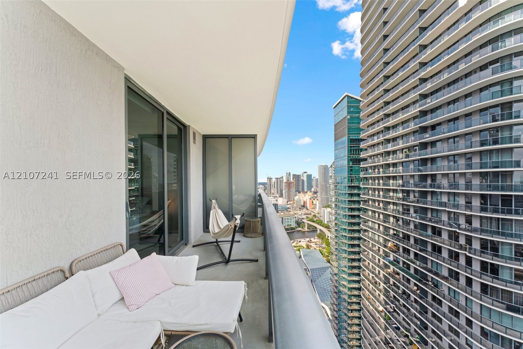 45 SW 9th St #4002, Miami FL 33130