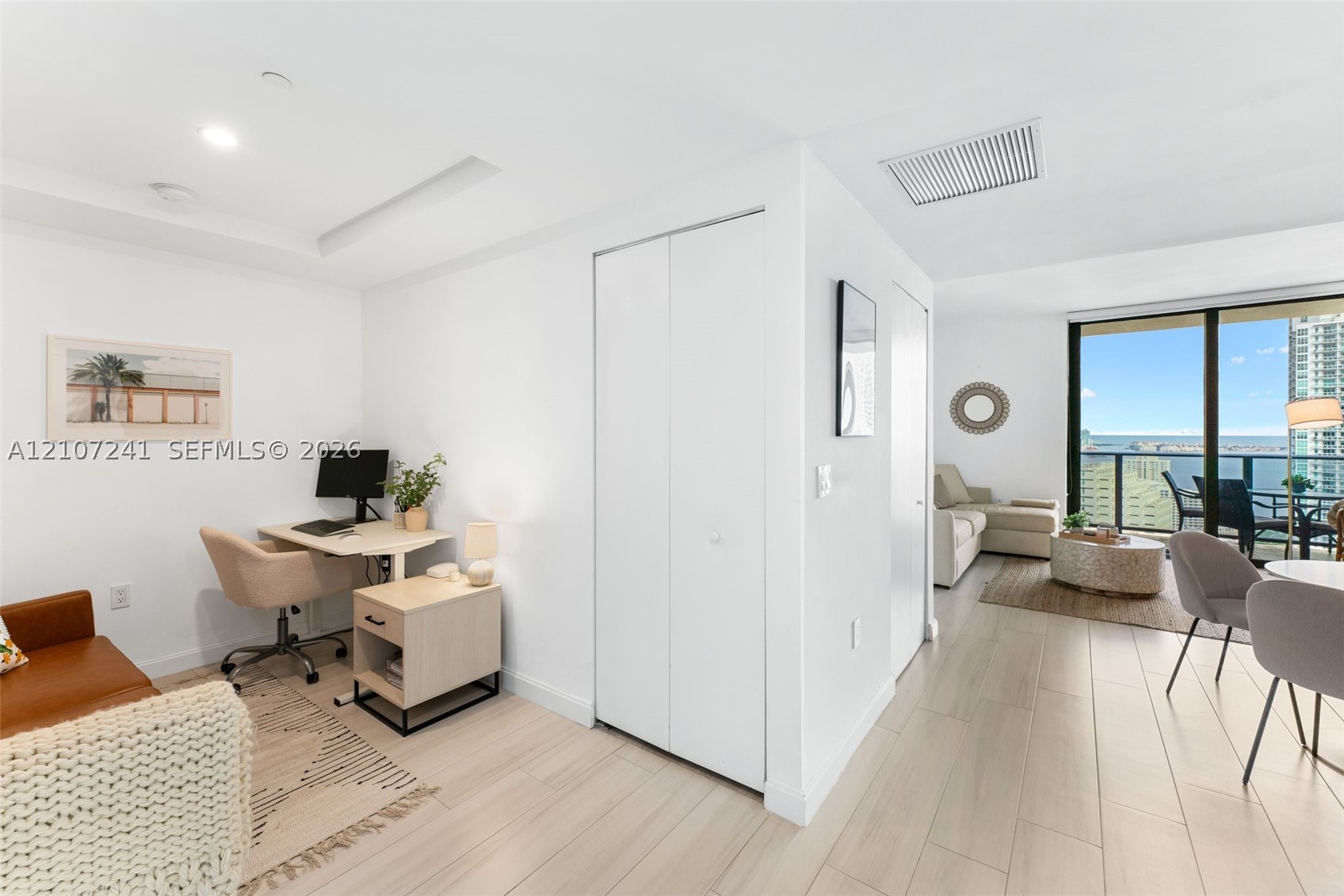 45 SW 9th St #4002, Miami FL 33130