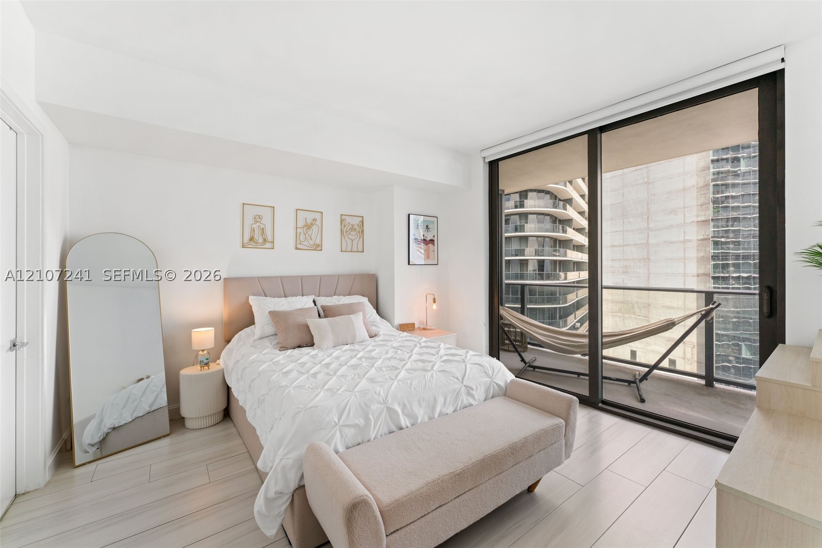 45 SW 9th St #4002, Miami FL 33130