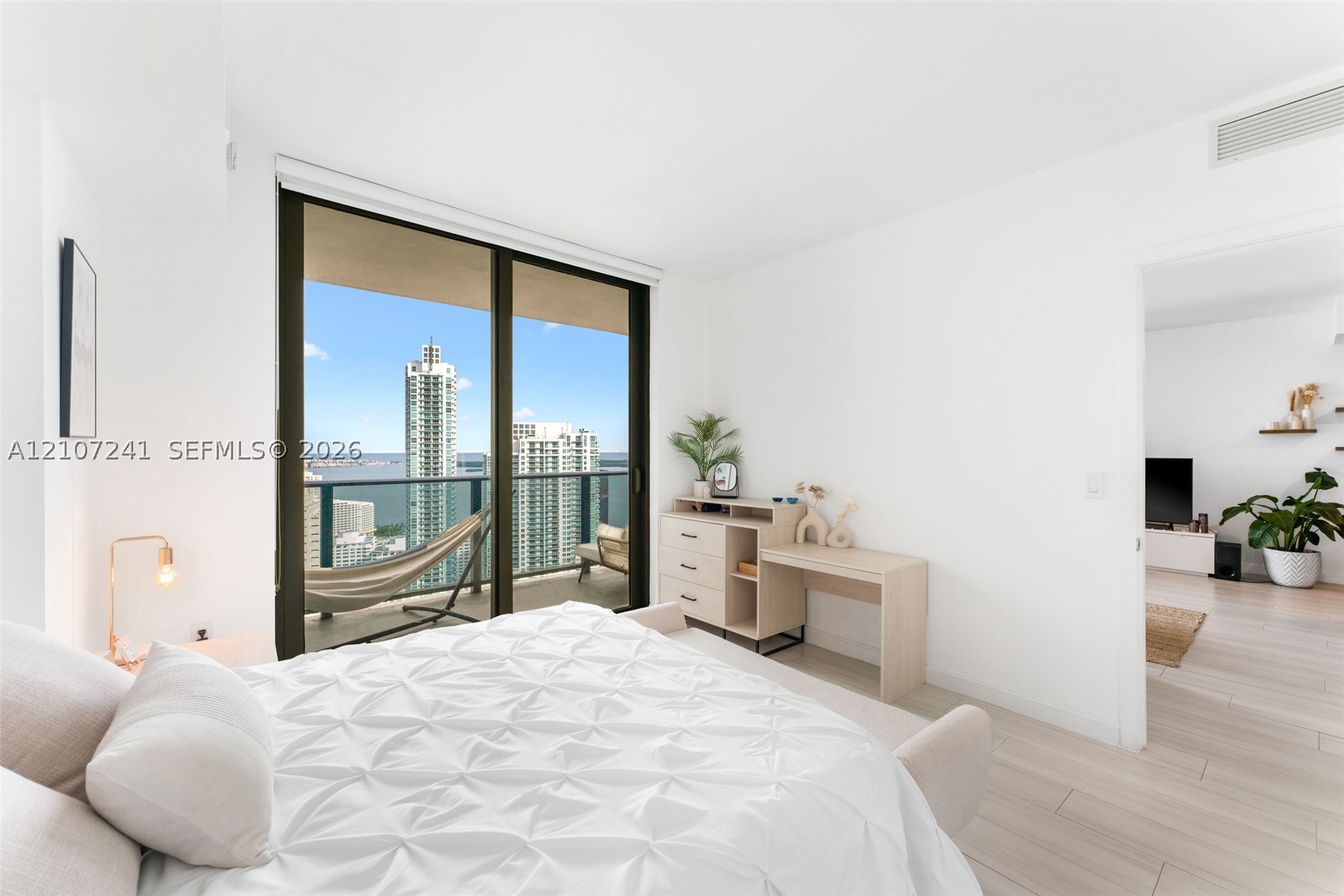 45 SW 9th St #4002, Miami FL 33130