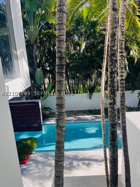 241 Harbor Dr, Key Biscayne FL 33149