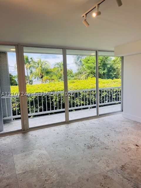 241 Harbor Dr, Key Biscayne FL 33149