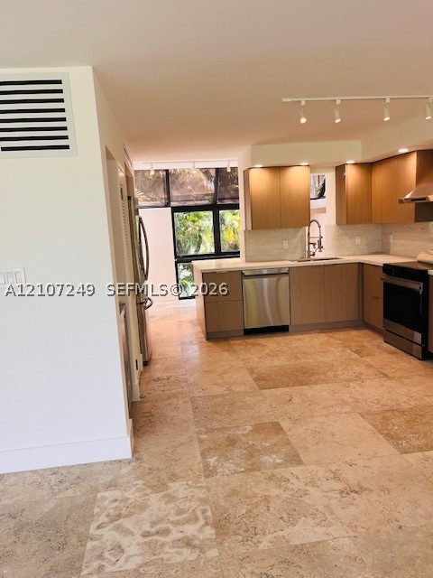 241 Harbor Dr, Key Biscayne FL 33149
