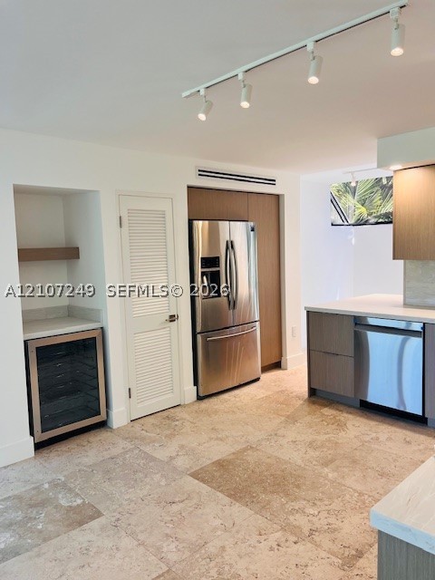 241 Harbor Dr, Key Biscayne FL 33149