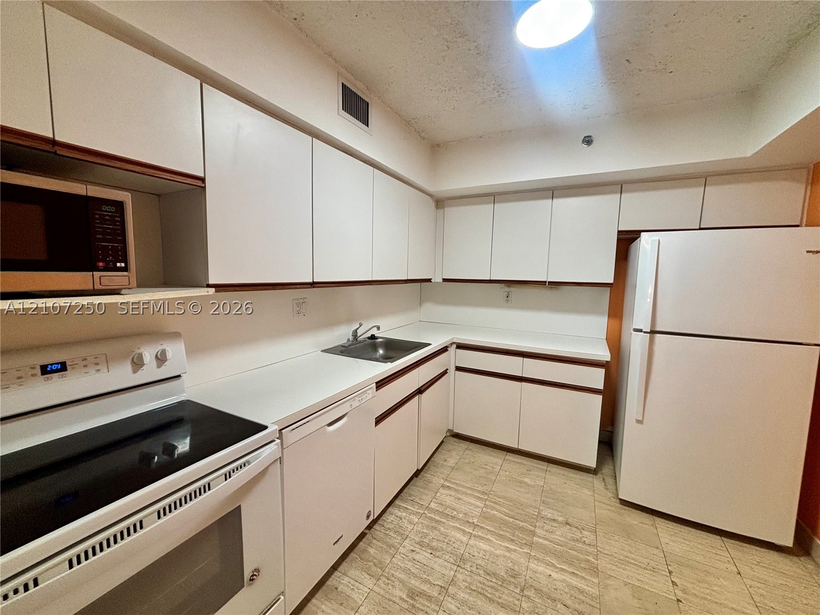 3600 Mystic Pointe Dr #1717, Aventura FL 33180