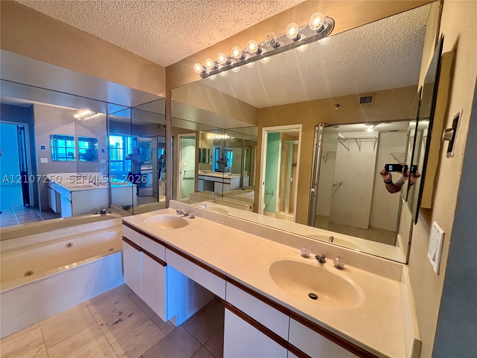 3600 Mystic Pointe Dr #1717, Aventura FL 33180