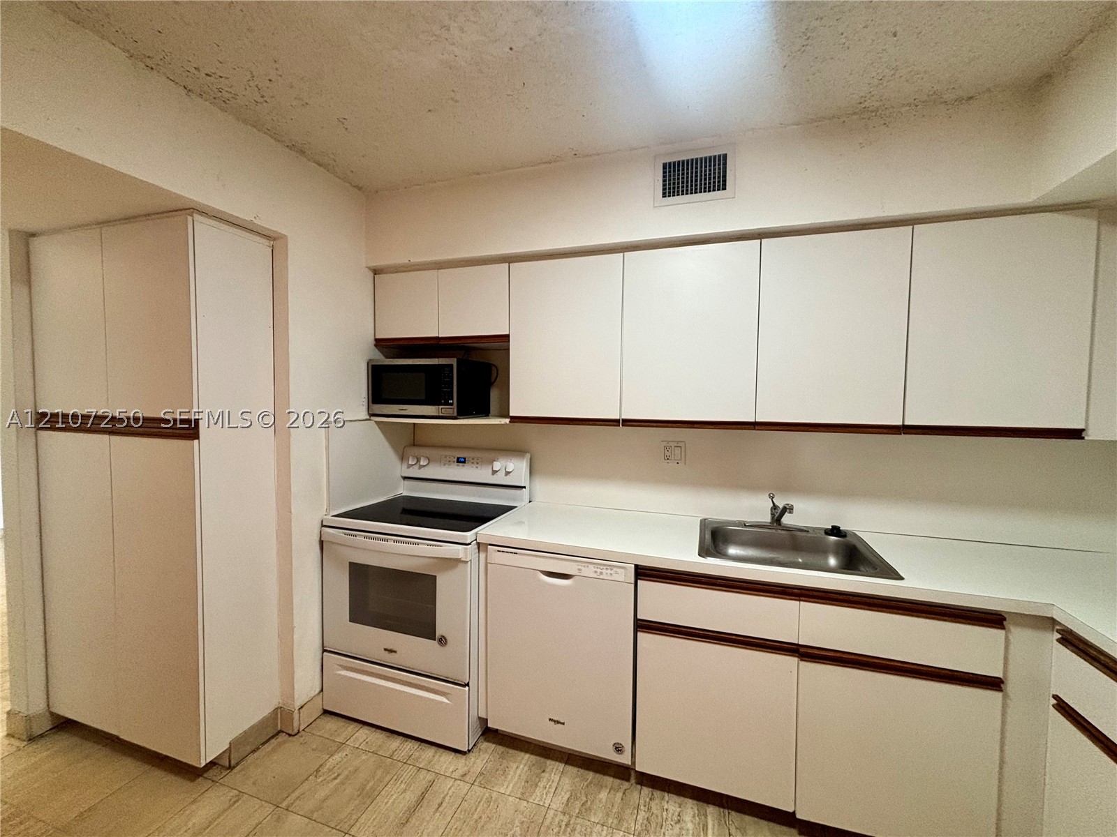 3600 Mystic Pointe Dr #1717, Aventura FL 33180