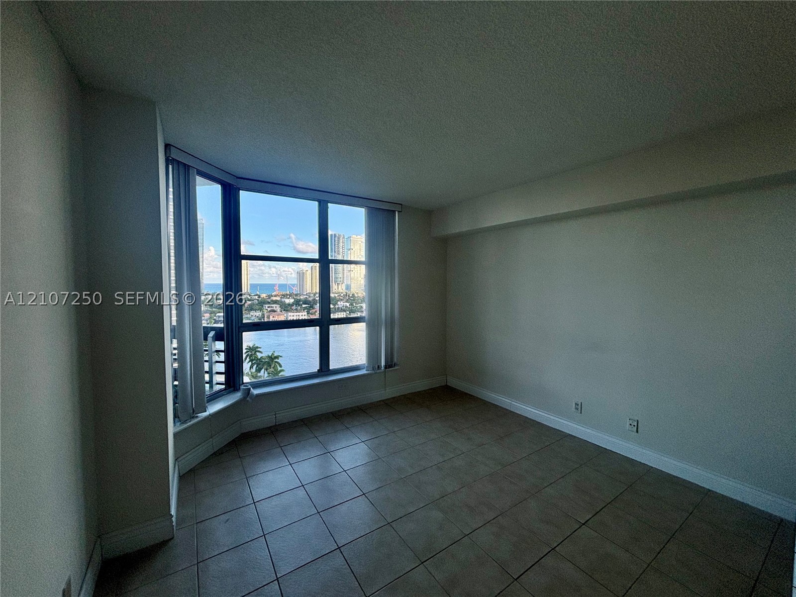 3600 Mystic Pointe Dr #1717, Aventura FL 33180