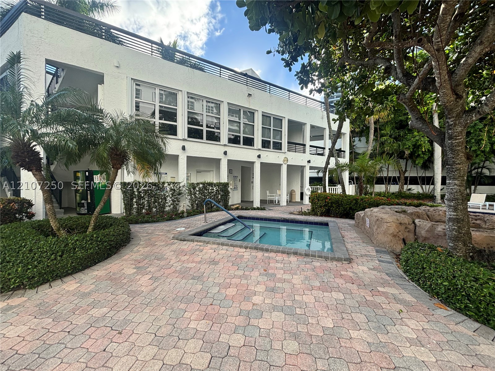3600 Mystic Pointe Dr #1717, Aventura FL 33180