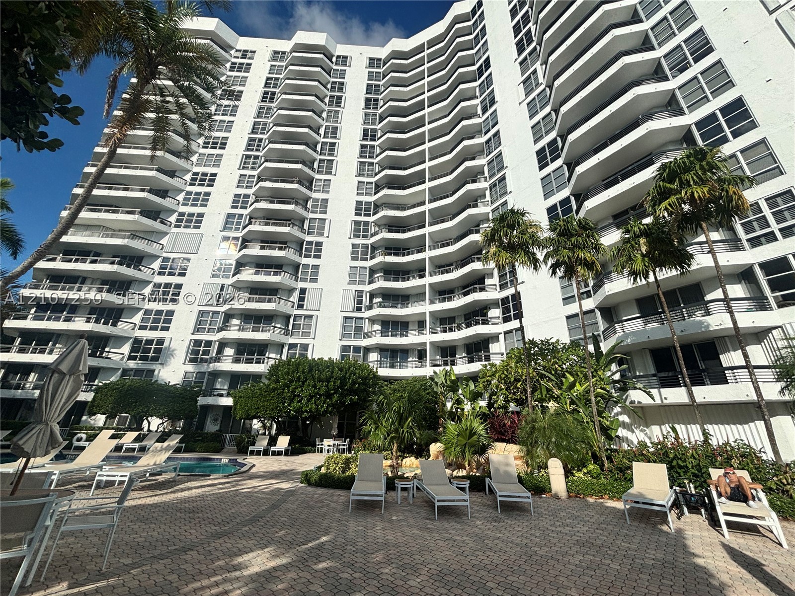 3600 Mystic Pointe Dr #1717, Aventura FL 33180