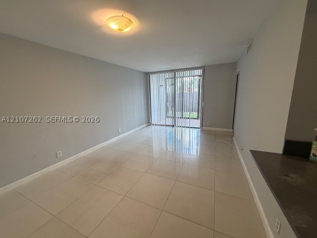 216 Lake Pointe Dr #127, Oakland Park FL 33309
