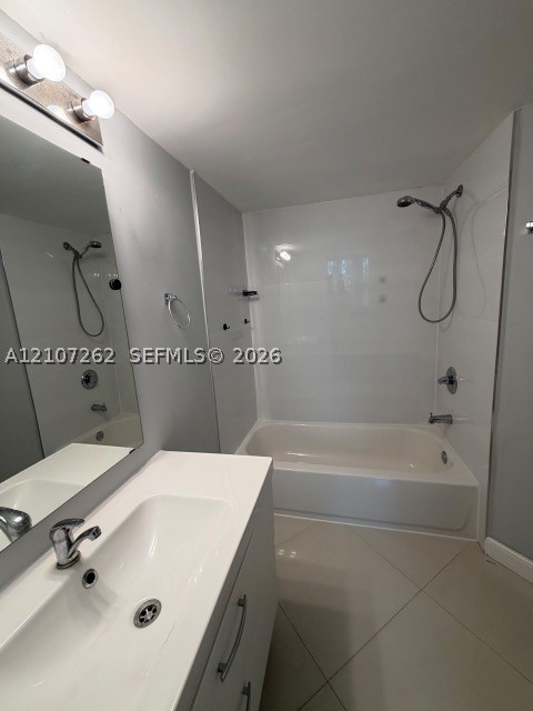 216 Lake Pointe Dr #127, Oakland Park FL 33309
