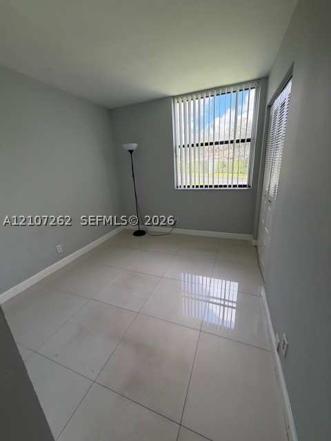 216 Lake Pointe Dr #127, Oakland Park FL 33309