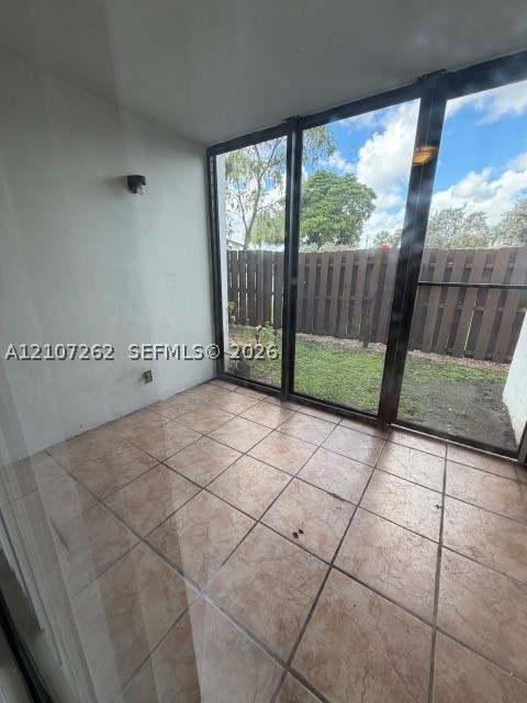 216 Lake Pointe Dr #127, Oakland Park FL 33309