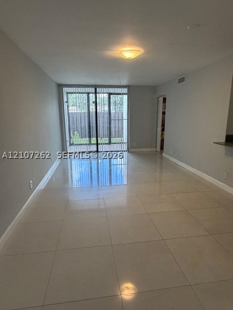 216 Lake Pointe Dr #127, Oakland Park FL 33309