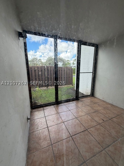 216 Lake Pointe Dr #127, Oakland Park FL 33309