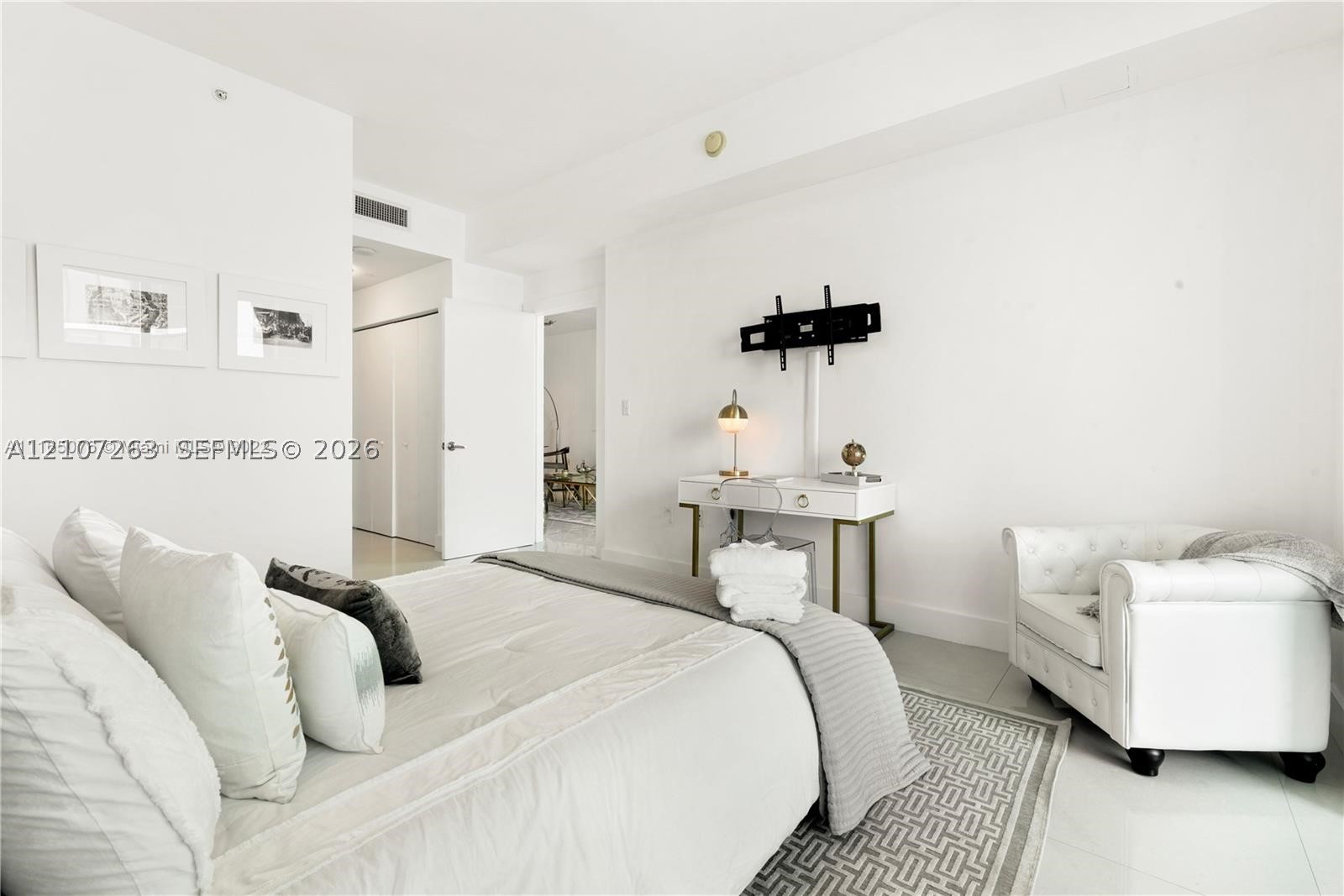 900 Biscayne Blvd #4010, Miami FL 33132