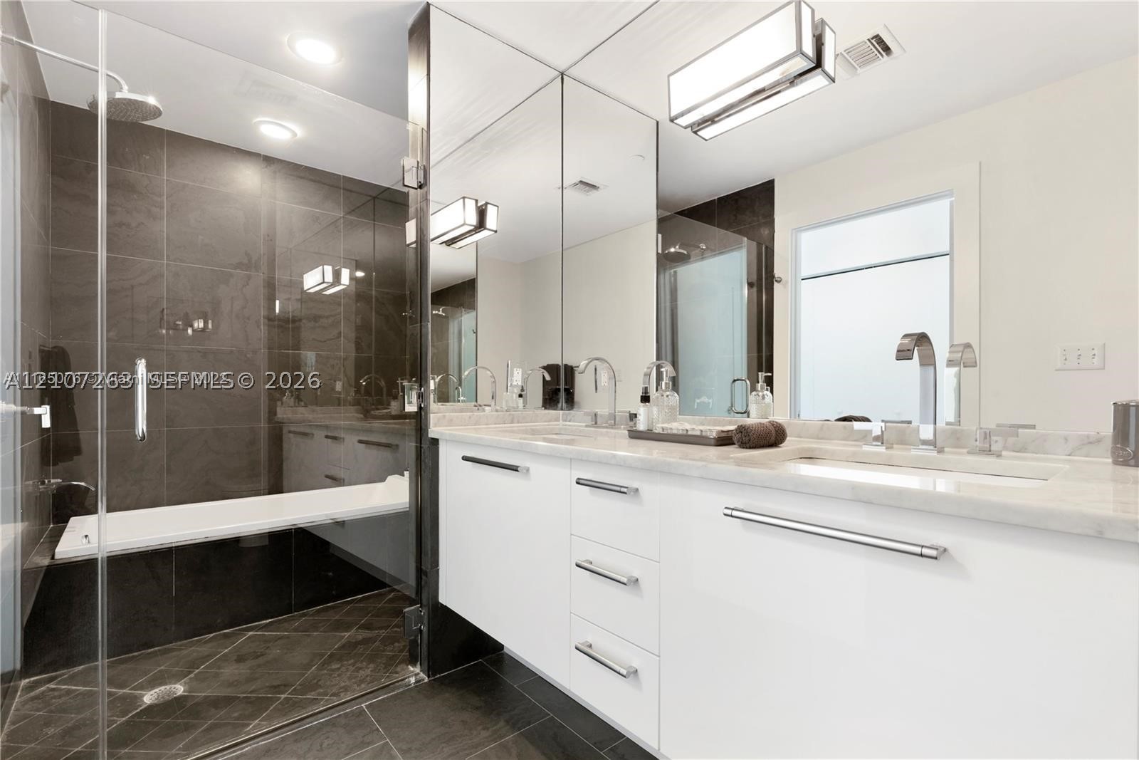 900 Biscayne Blvd #4010, Miami FL 33132