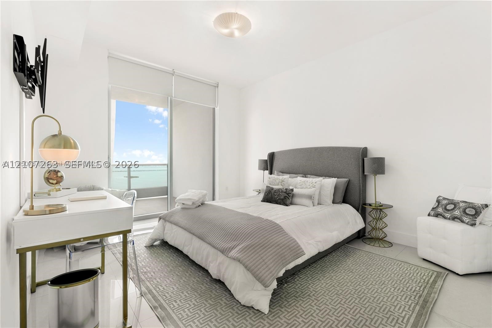 900 Biscayne Blvd #4010, Miami FL 33132