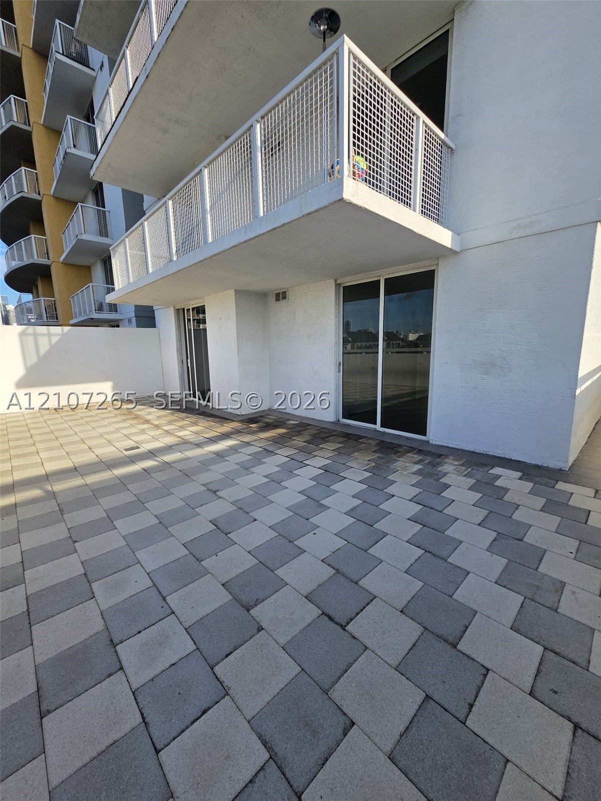 900 SW 8th St #504, Miami FL 33130