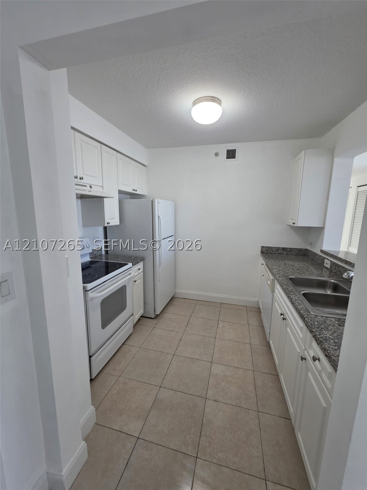 900 SW 8th St #504, Miami FL 33130