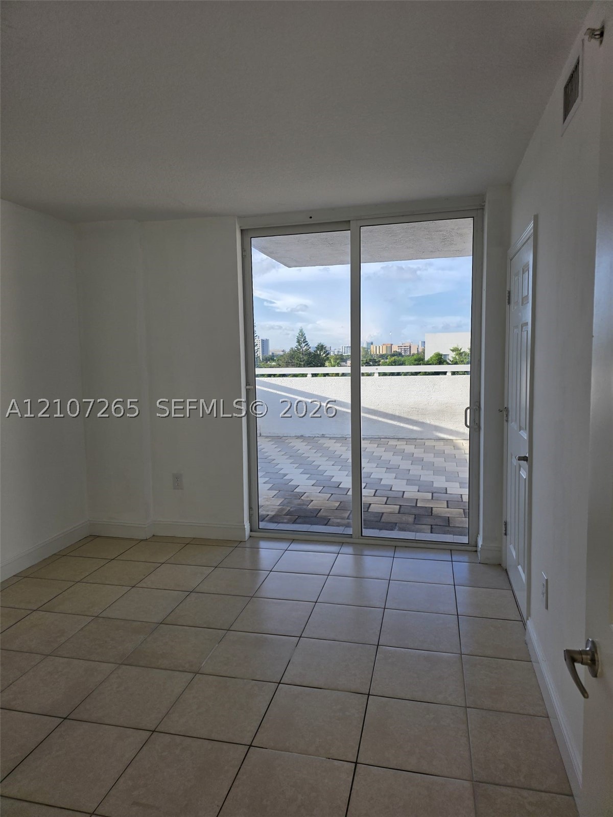 900 SW 8th St #504, Miami FL 33130