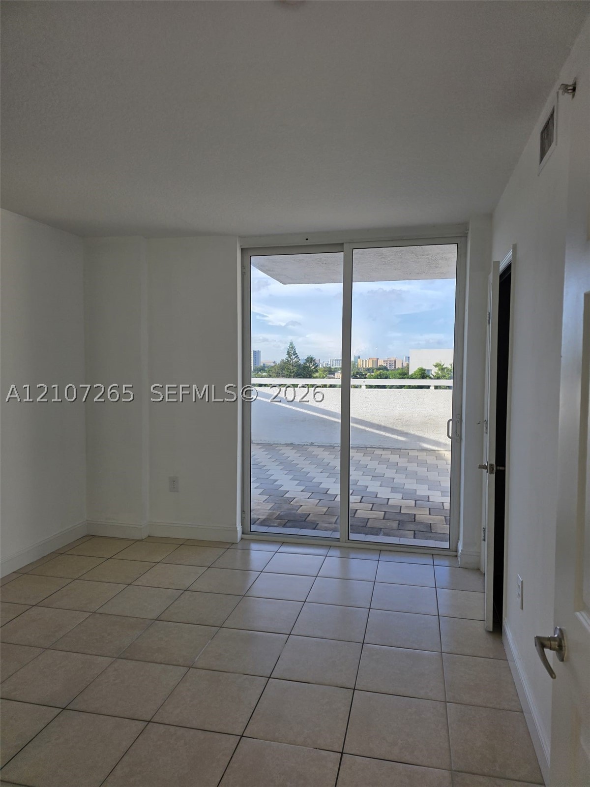 900 SW 8th St #504, Miami FL 33130
