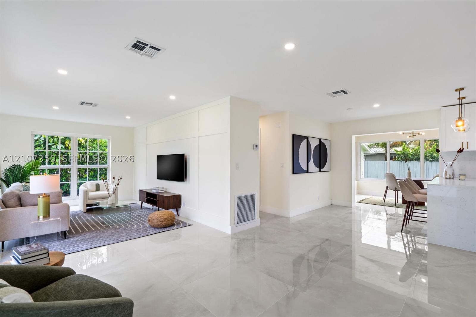 912 SE 16th Pl, Deerfield Beach FL 33441