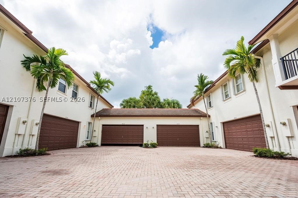 4654 Monarch Way, Coconut Creek FL 33073