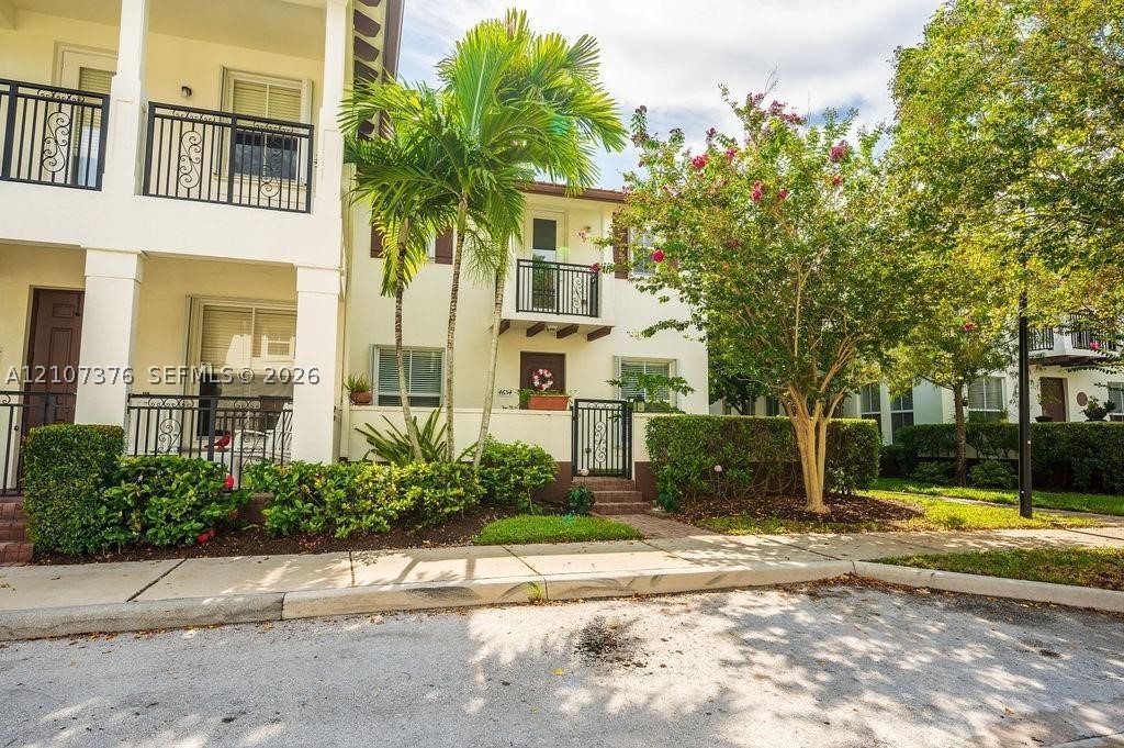 4654 Monarch Way, Coconut Creek FL 33073