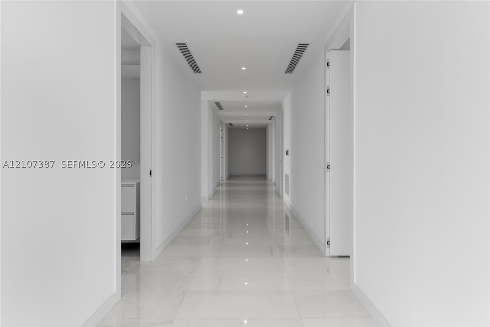300 Biscayne Boulevard Way #4901E, Miami FL 33131