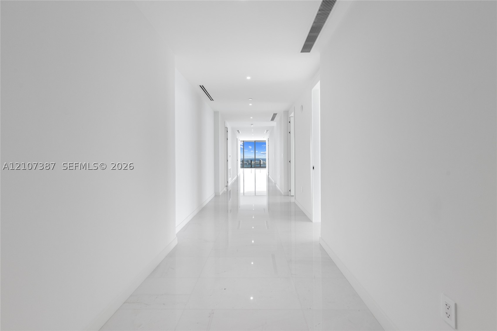 300 Biscayne Boulevard Way #4901E, Miami FL 33131